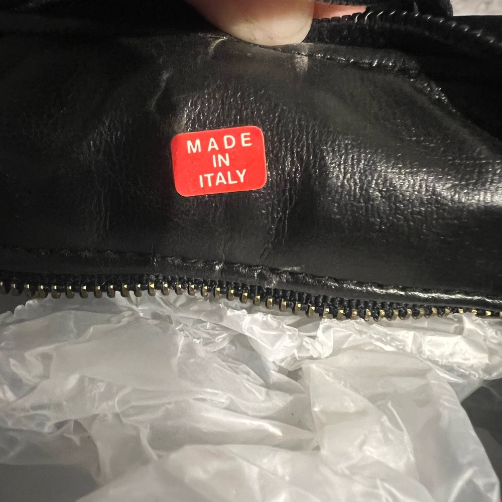 Italian made leather Elegant navy and Red Bucket Bag - Picture 6 of 6